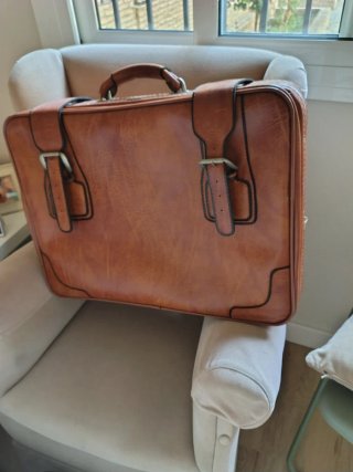 Maleta vintage de cuero marrón