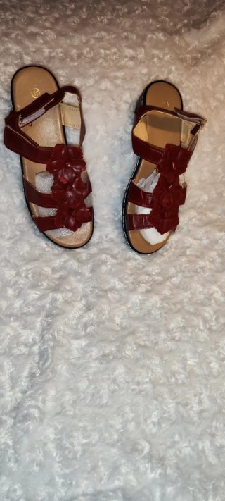 Sandalias Rojas Flores Talla 37 Nuevas