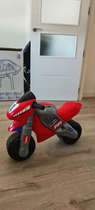 Moto correpasillos niño muy nueva , muy poco usada