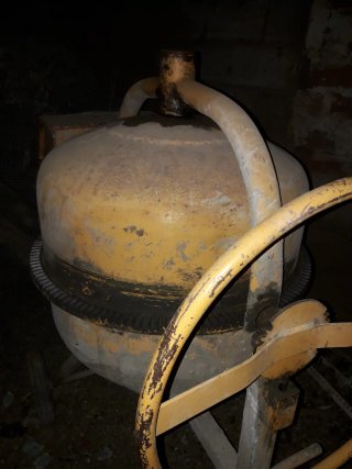 Hormigonera con motor