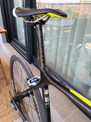Bicicleta Giant Advanced Negra y Verde