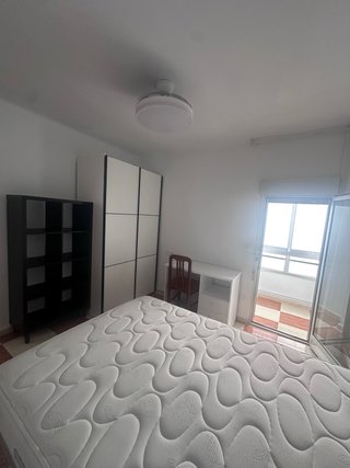 Alquilo una habitacion a trabajadores. 250€+gastos
