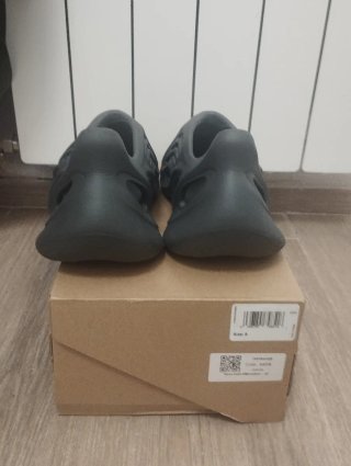 Adidas Yeezy Foam RNR Carbon Talla 42