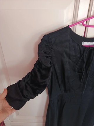 Vestido negro Mango media manga