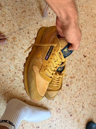 Zapatillas Reebok color mostaza