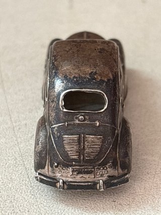 Coche de plata antiguo
