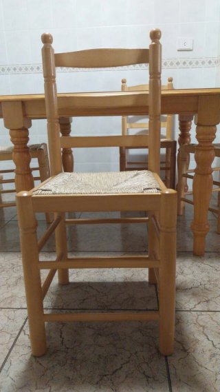Conjunto mesa y sillas de madera