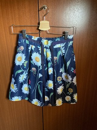 Falda corta floral azul