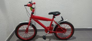 Bicicleta infantil roja