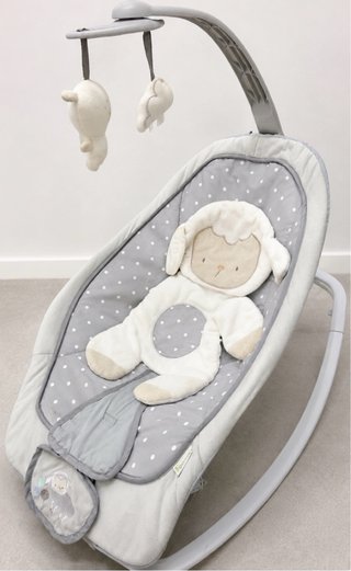 Hamaca bebé con peluche de oveja Ingenuity