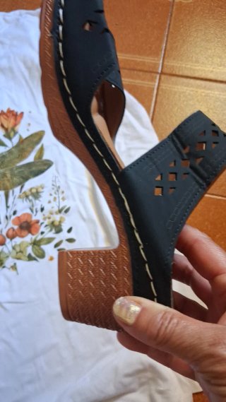 Paquete de ropa ,equipo de ejercicio,chancla.y mas