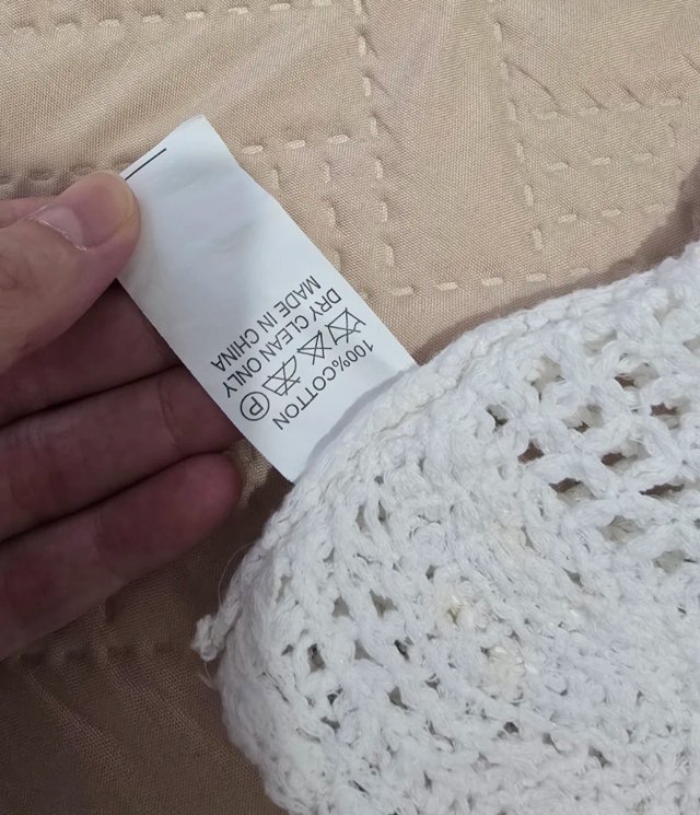 Top crochet blanco flores negras
