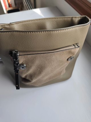Mochila beige y marrón