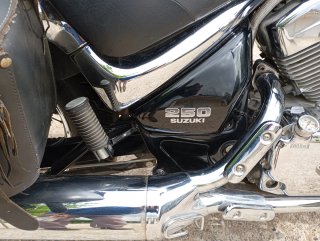 Suzuki Intruder 250 Cruiser Negra
