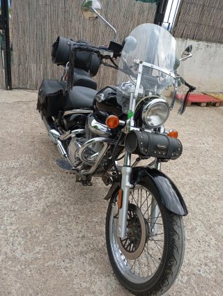 Suzuki Intruder 250 Cruiser Negra