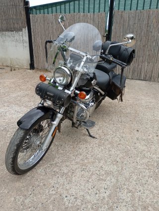Suzuki Intruder 250 Cruiser Negra