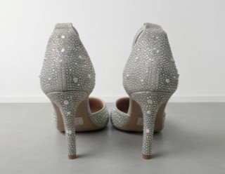 Zapatos de fiesta plateados con pedrería
