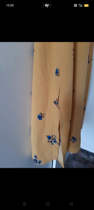 Vestido midi floral amarillo