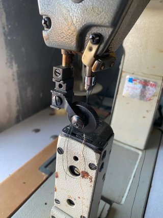 Máquina de coser industrial Rocmi (De columna