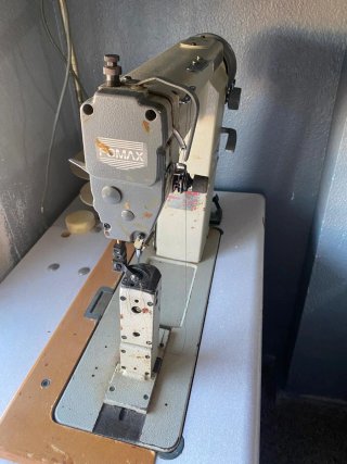 Máquina de coser industrial Rocmi (De columna
