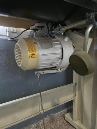 Máquina de coser industrial Rocmi (De columna