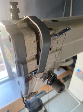 Máquina de coser industrial Rocmi (De columna