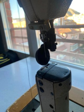 Máquina de coser industrial Rocmi (De columna