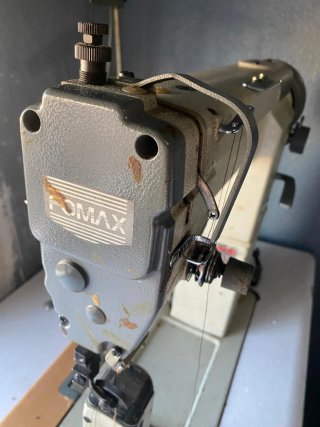 Máquina de coser industrial Rocmi (De columna