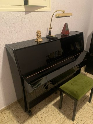 Piano Vertical Negro con Banqueta