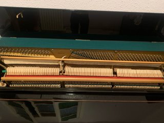 Piano Vertical Negro con Banqueta