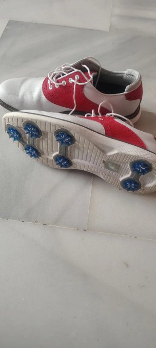 Zapatos de golf FootJoy blancos y rojos