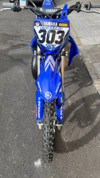 Moto de motocross Yamaha YZ85 del año 2021