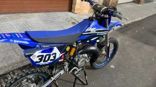 Moto de motocross Yamaha YZ85 del año 2021