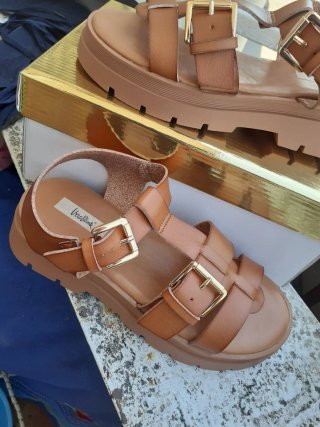 Sandalo donna marrone con fibbia