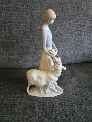 Lladro Nao pastora con oveja y cordero porcelana