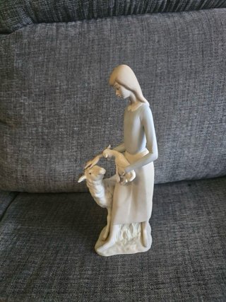 Lladro Nao pastora con oveja y cordero porcelana