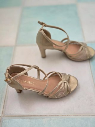 Zapatos de fiesta dorados 1 solo uso
