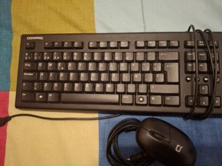 Pacchetto PC Compaq con monitor 21" e Windows 10