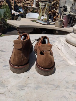 Sapatos camurça castanhos tamanho 42
