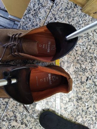 Sapatos camurça castanhos tamanho 42