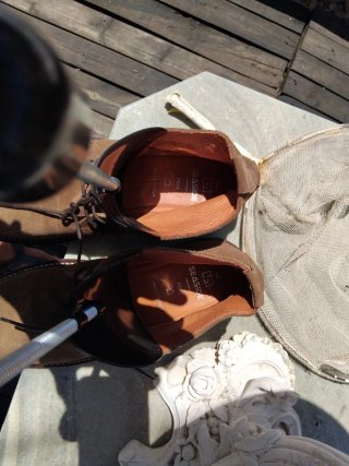Sapatos camurça castanhos tamanho 42