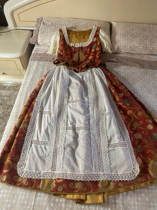 Traje de Huertana color teja talla 42