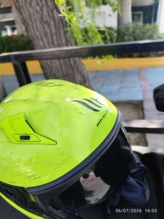 Casco Moto MT Helmets Fosforito ubicación:Marbella