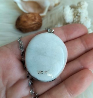 Collana con ciondolo tasso dipinto