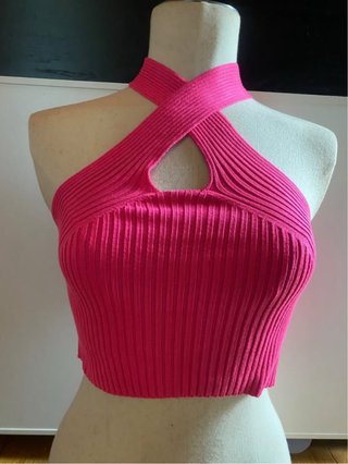 Top corto cruzado fucsia
