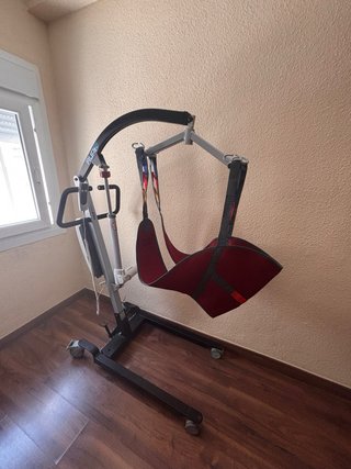 Grúa eléctrica Totalcare Aúpa con arnés original
