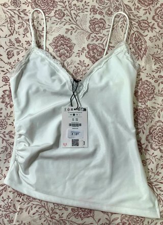 Camiseta Bershka tirantes encaje blanca Talla S