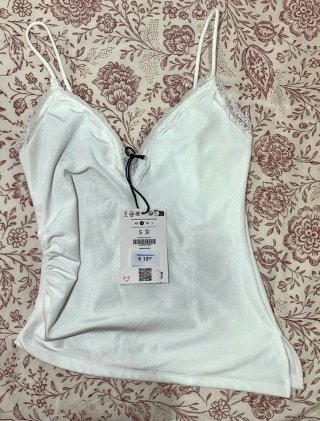 Camiseta Bershka tirantes encaje blanca Talla S