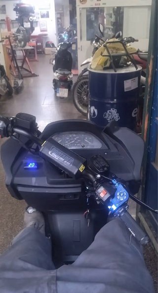 Moto 125cc tipo Yamaha Majesty Negra