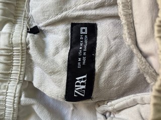 Pantalón cargo beige